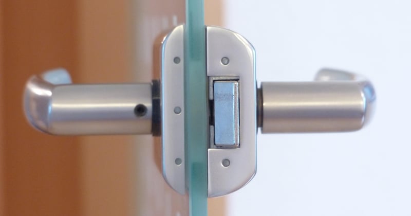 Vitrophanie PMR dans la région nantaise : l'accessibilité qui change tout