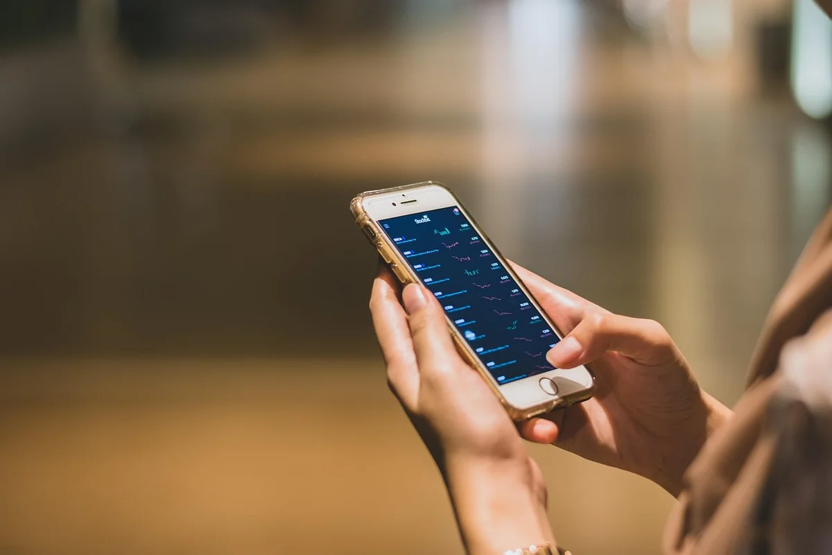 Paiement en ligne vs en magasin : les différences qui changent tout